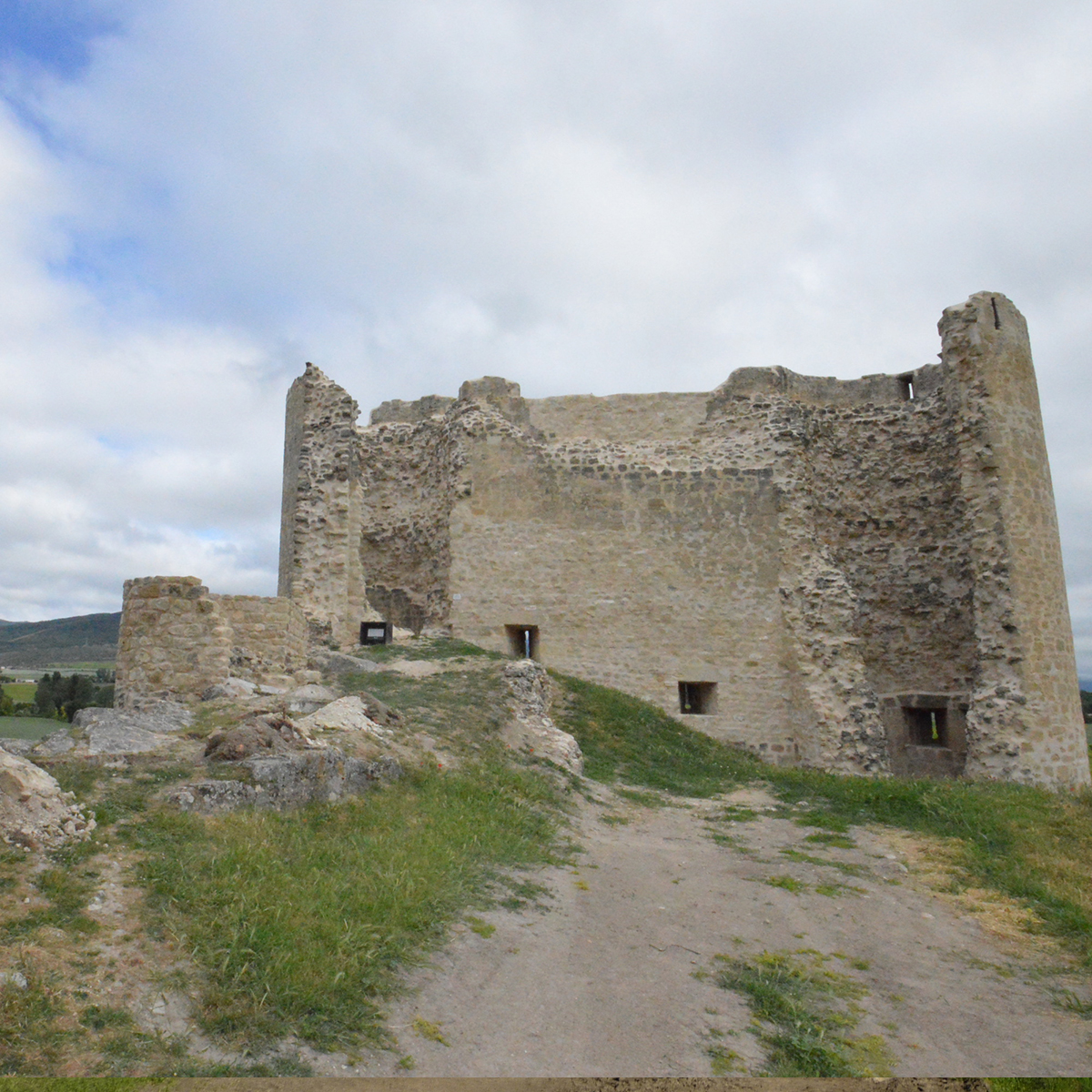 Lectura-de-paramentos-y-control-arqueológico-en-el-castillo-de-Santa-Gadea-del-Cid-(Burgos)psd-03