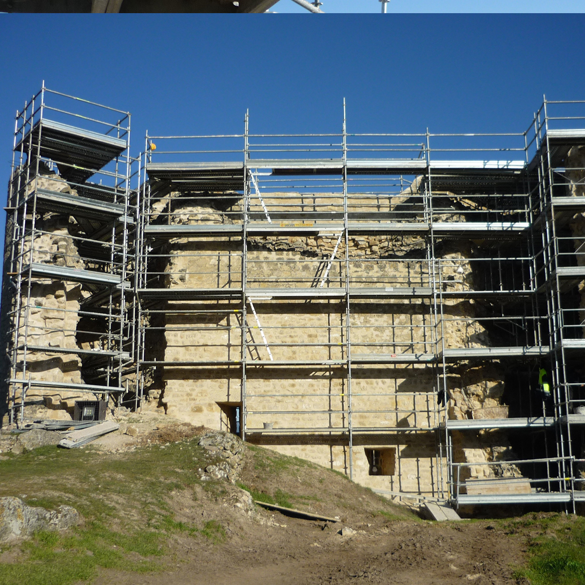 Lectura-de-paramentos-y-control-arqueológico-en-el-castillo-de-Santa-Gadea-del-Cid-(Burgos)psd-04