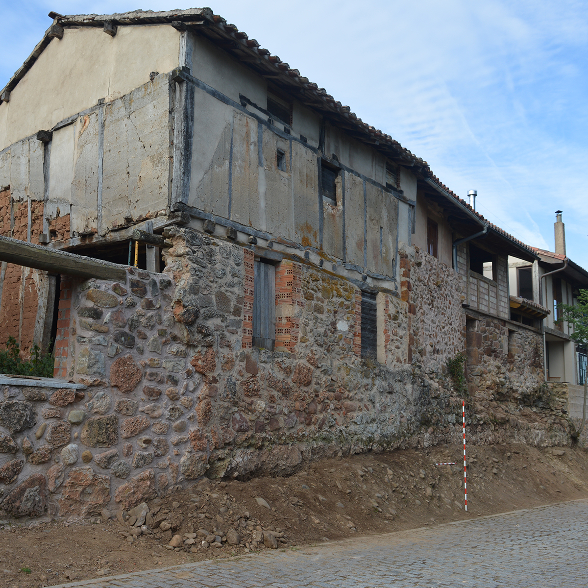 Proyecto-de-investigación-en-la-muralla-de-Villasur-de-Herreros-Burgos-04